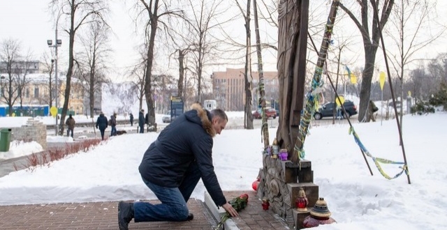 Віталій Кличко вшанував пам'ять Героїв Небесної Сотні: Кожен день боротьби не був марним. І ми не зневіримося і не відступимося від ідеалів та принципів, які відстоювали на Майдані!