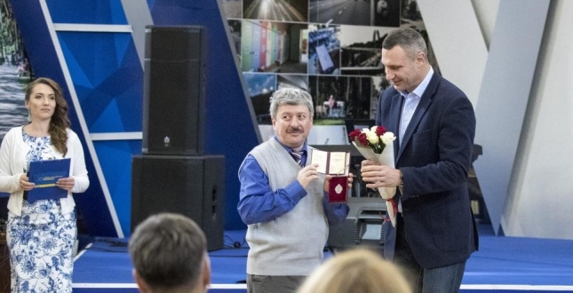 Віталій Кличко привітав та вручив нагороди столичним освітянам напередодні їх професійного свята (+фото)