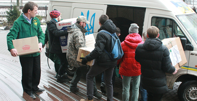 Київський університет імені Бориса Грінченка долучився до колони, яка відвезе гуманітарну допомогу в зону АТО під Дебальцеве