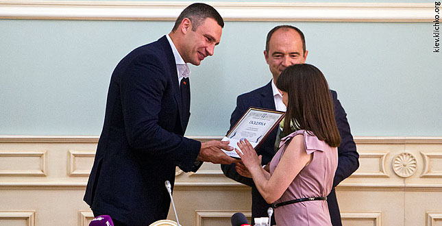 Віталій Кличко нагородив переможців конкурсу «Учитель року»