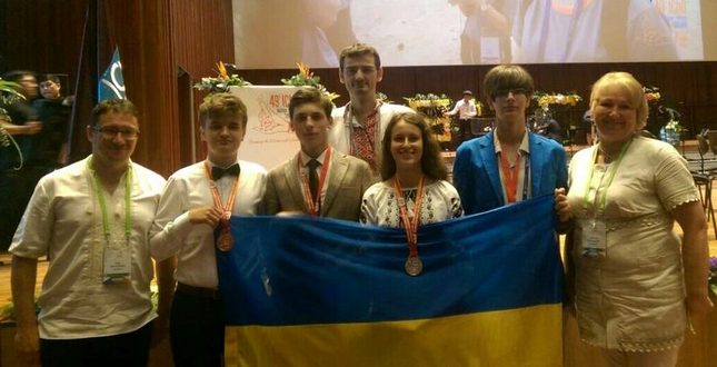 На міжнародних олімпіадах з хімії, математики і фізики українські школярі вибороли 14 медалей