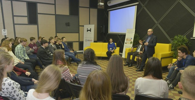 У Київському iHUB юні науковці моделюваливізію екологічного ІТ майбутнього