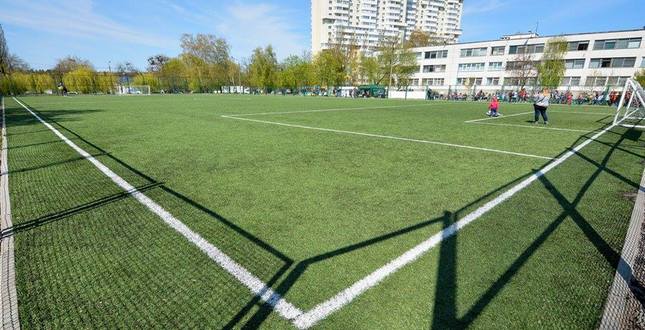 Понад 100 юних футболістів взяли участь у відкритті 15-го футбольного стадіону у Святошинському районі