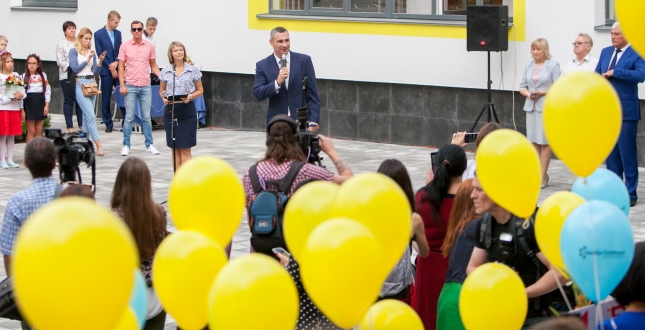 Віталій Кличко відкрив нову найсучаснішу школу в Україні та привітав учнів і вчителів із початком навчального року