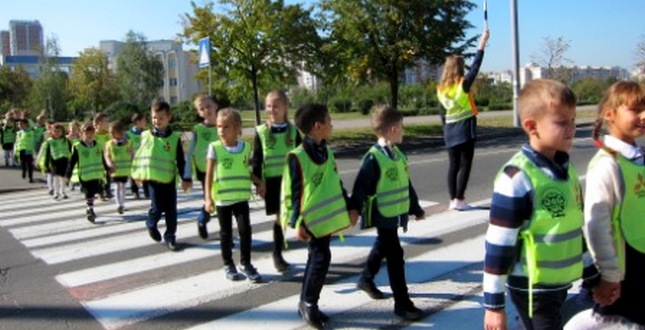 Молоде покоління Деснянського району міста Києва  за безпеку дорожнього руху
