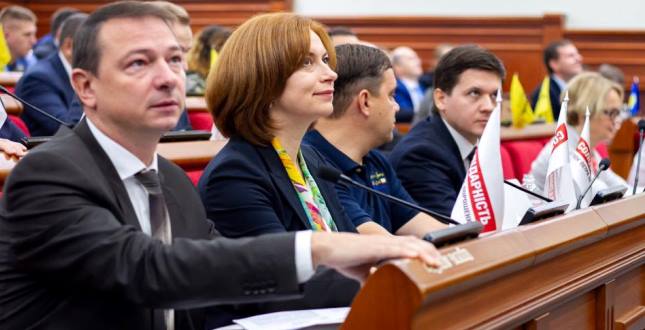 Київрада виділила 100 млн грн на зарплати освітянам