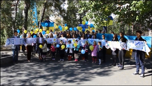 Учні Гуманітарної гімназії «Гармонія» записали звернення до своїх однолітків на сході України