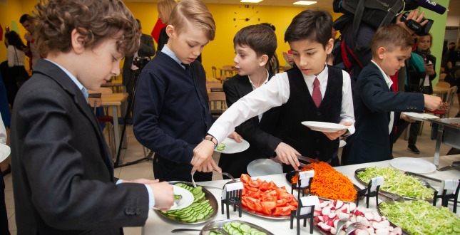 Валентин Мондриївський про харчування у школах: «Київські учні отримали право вибору»