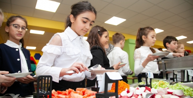 Ще 27 столичних шкіл змінять систему харчування
