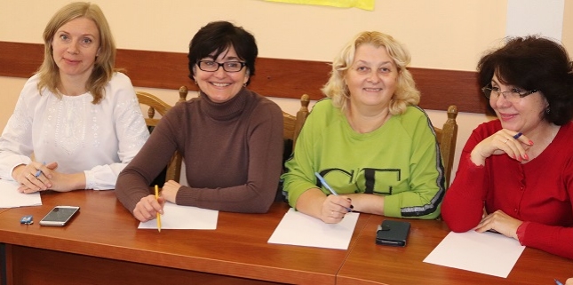 Співробітники Департаменту освіти і науки долучились до написання Всеукраїнського диктанту національної єдності